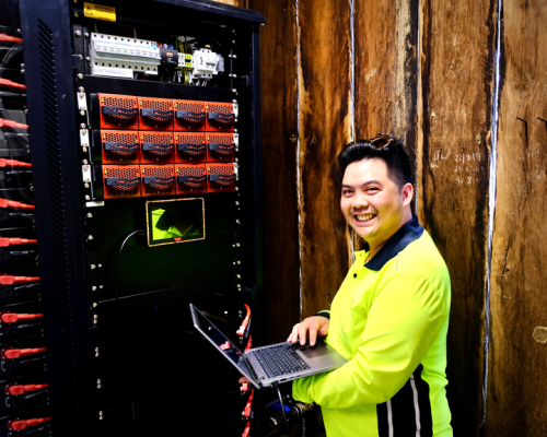 Technical Support Team Commissioning Escape20 with Computer